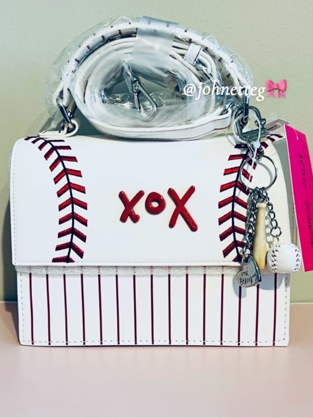 ⚾️BETSEY JOHNSON White Leather Baseball Crossbody Baseball Bat & Ball Bag Charms